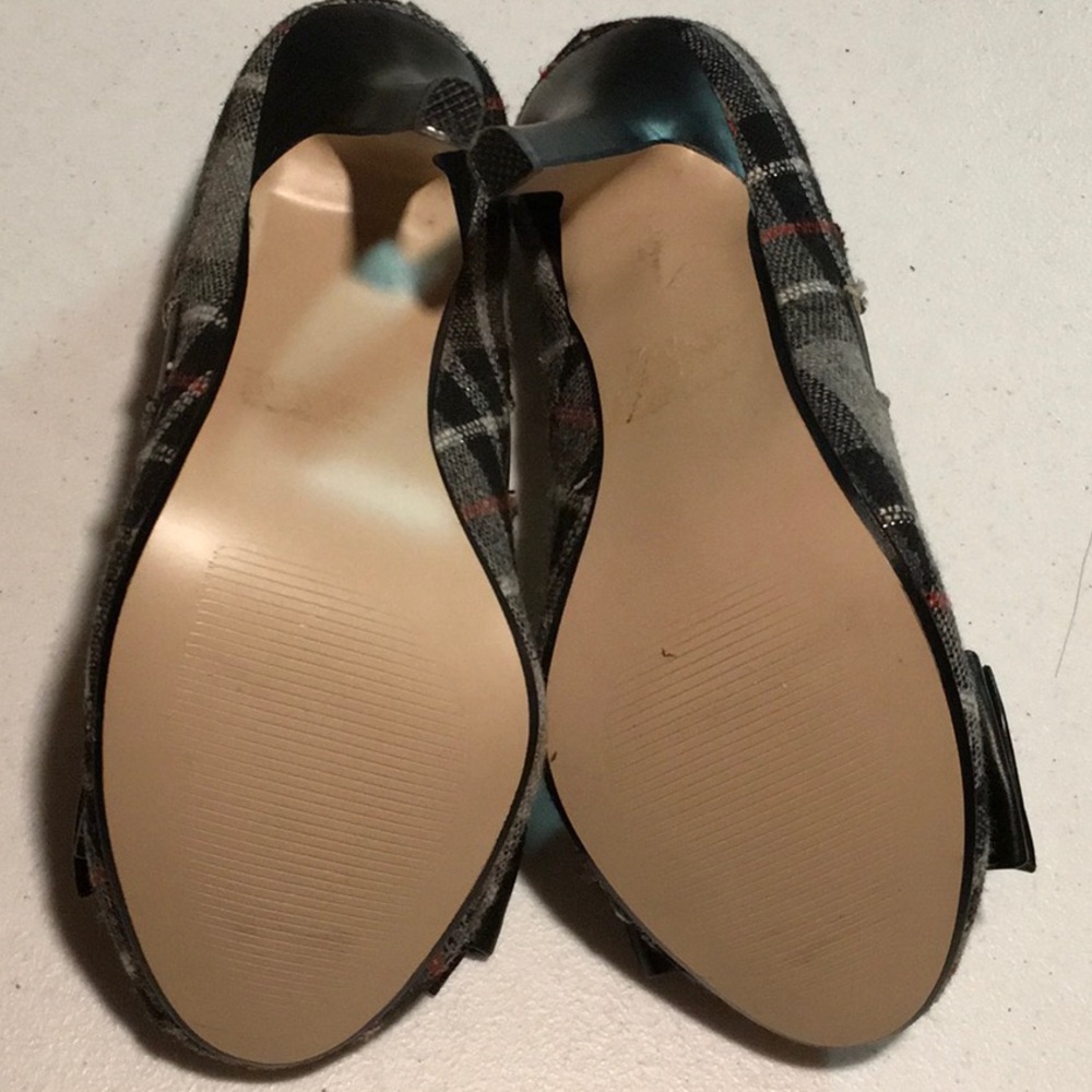Heels - Picture 4 of 4